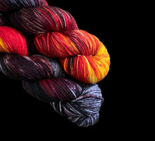 Load image into Gallery viewer, Eye Of Sauron- Versatility DK
