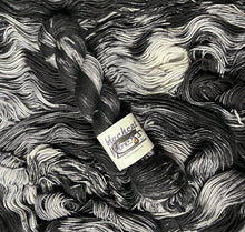 Load image into Gallery viewer, Briquette - Essential DK
