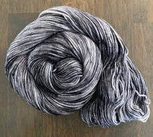 Load image into Gallery viewer, Briquette - Essential DK
